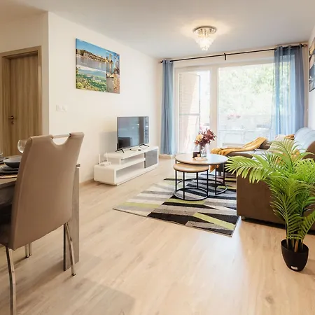 Apartment Luzna With Balcony And Parking *