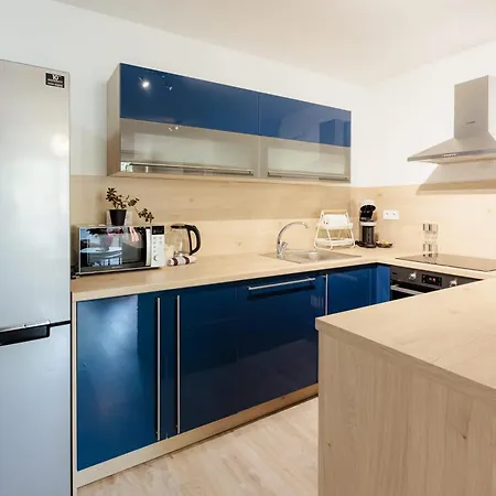 Luzna With Balcony And Parking * Bratislava