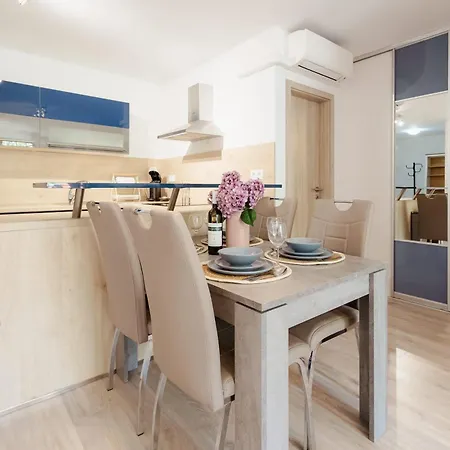 Luzna With Balcony And Parking Apartment