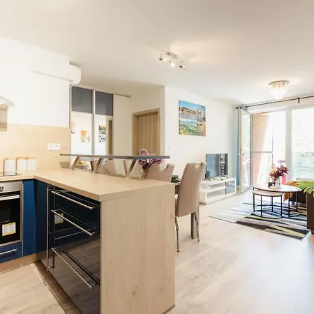 Apartment Luzna With Balcony And Parking Bratislava