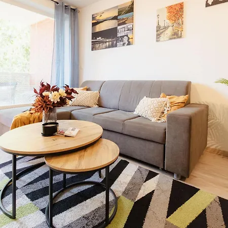 Luzna With Balcony And Parking Apartment