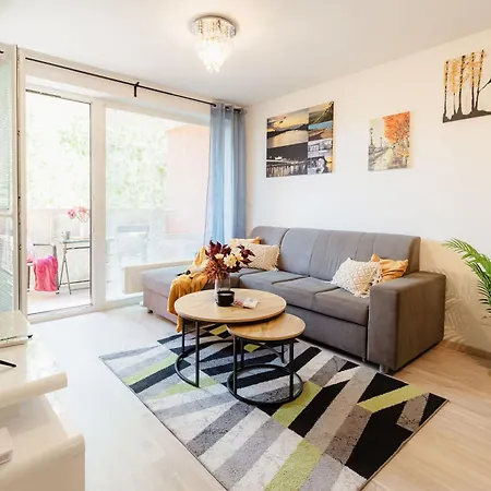 Luzna With Balcony And Parking