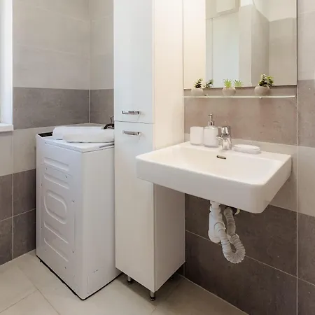 Luzna With Balcony And Parking Apartment